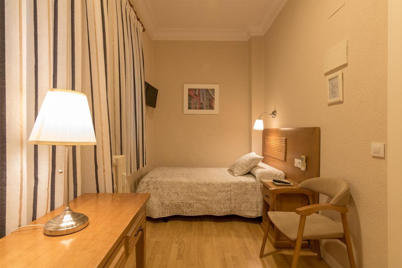 Hostal Santillan Мадрид Экстерьер фото