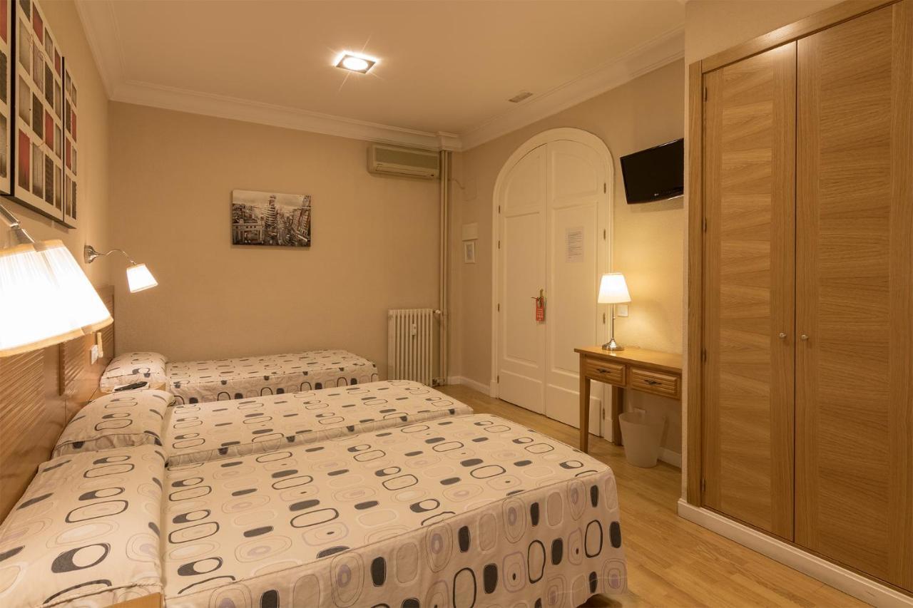 Hostal Santillan Мадрид Экстерьер фото