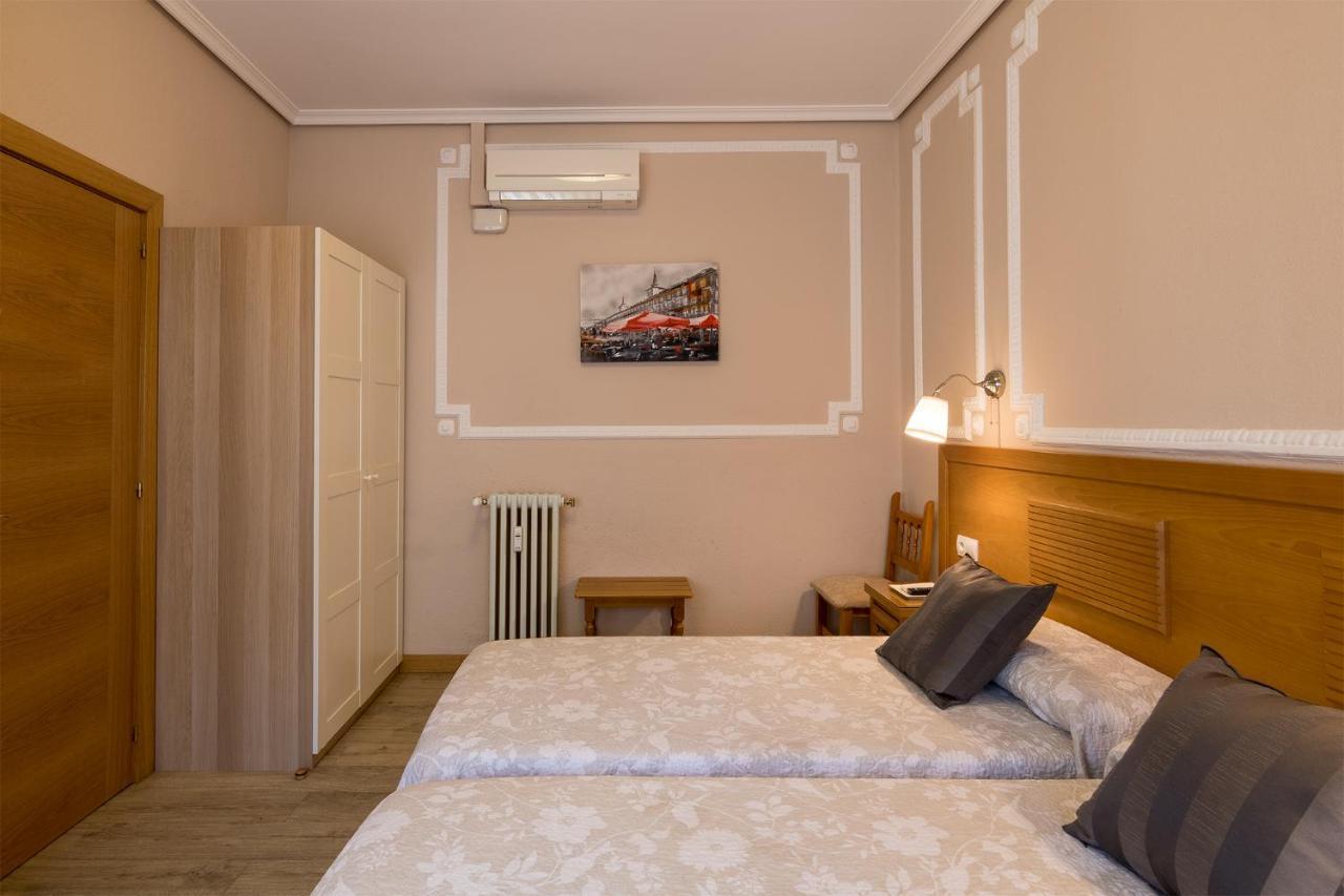 Hostal Santillan Мадрид Экстерьер фото