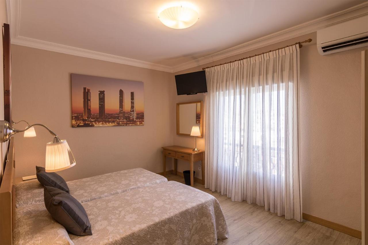 Hostal Santillan Мадрид Экстерьер фото