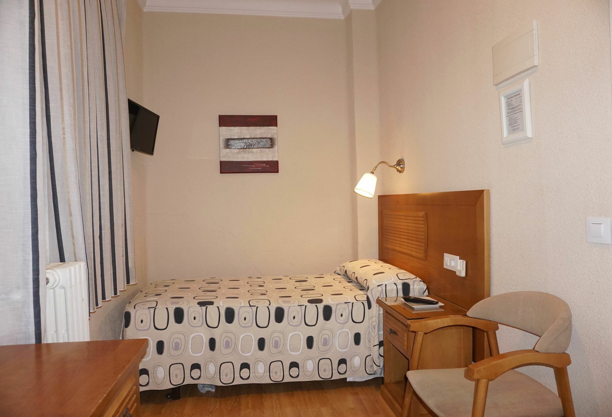 Hostal Santillan Мадрид Экстерьер фото