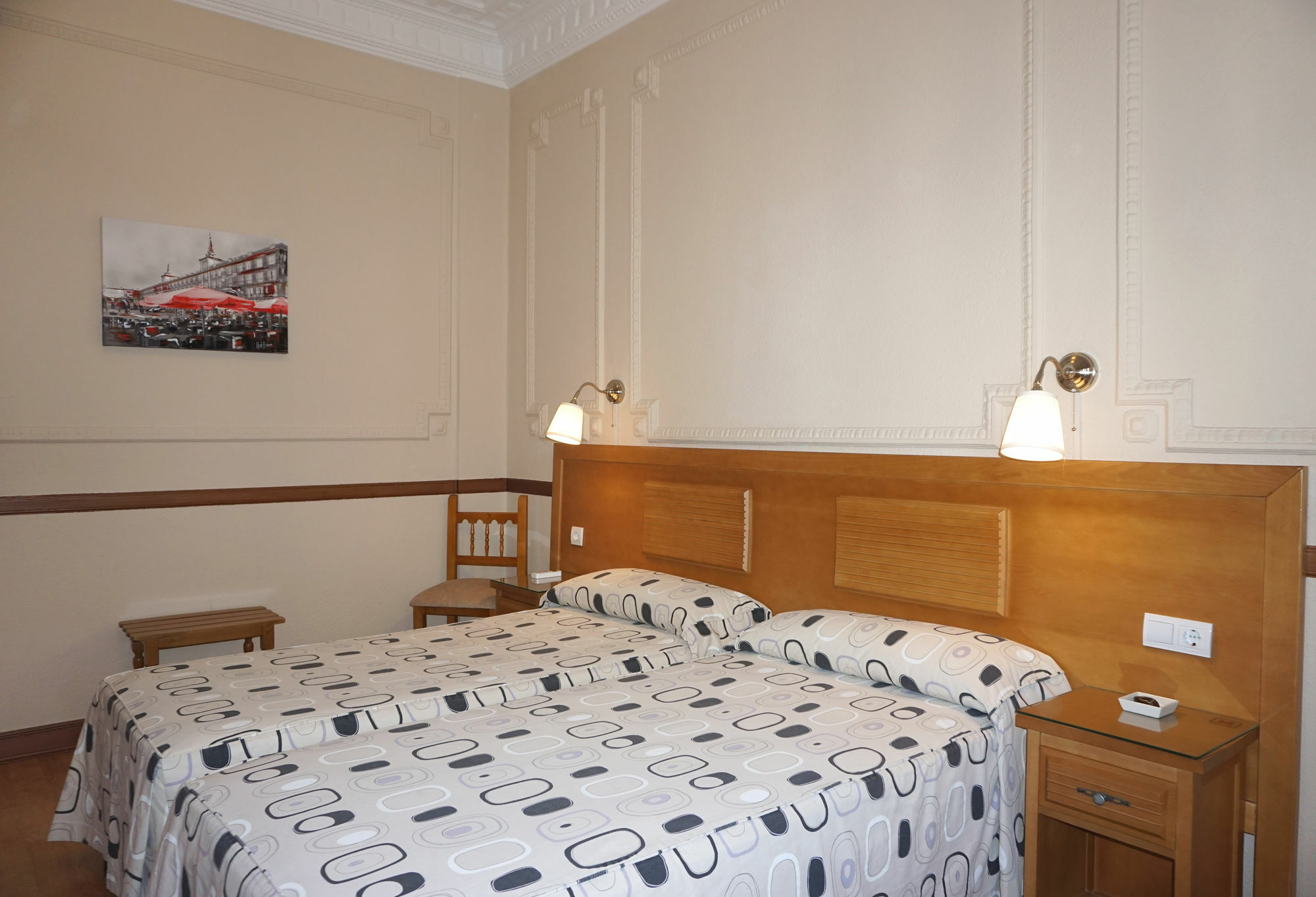 Hostal Santillan Мадрид Экстерьер фото