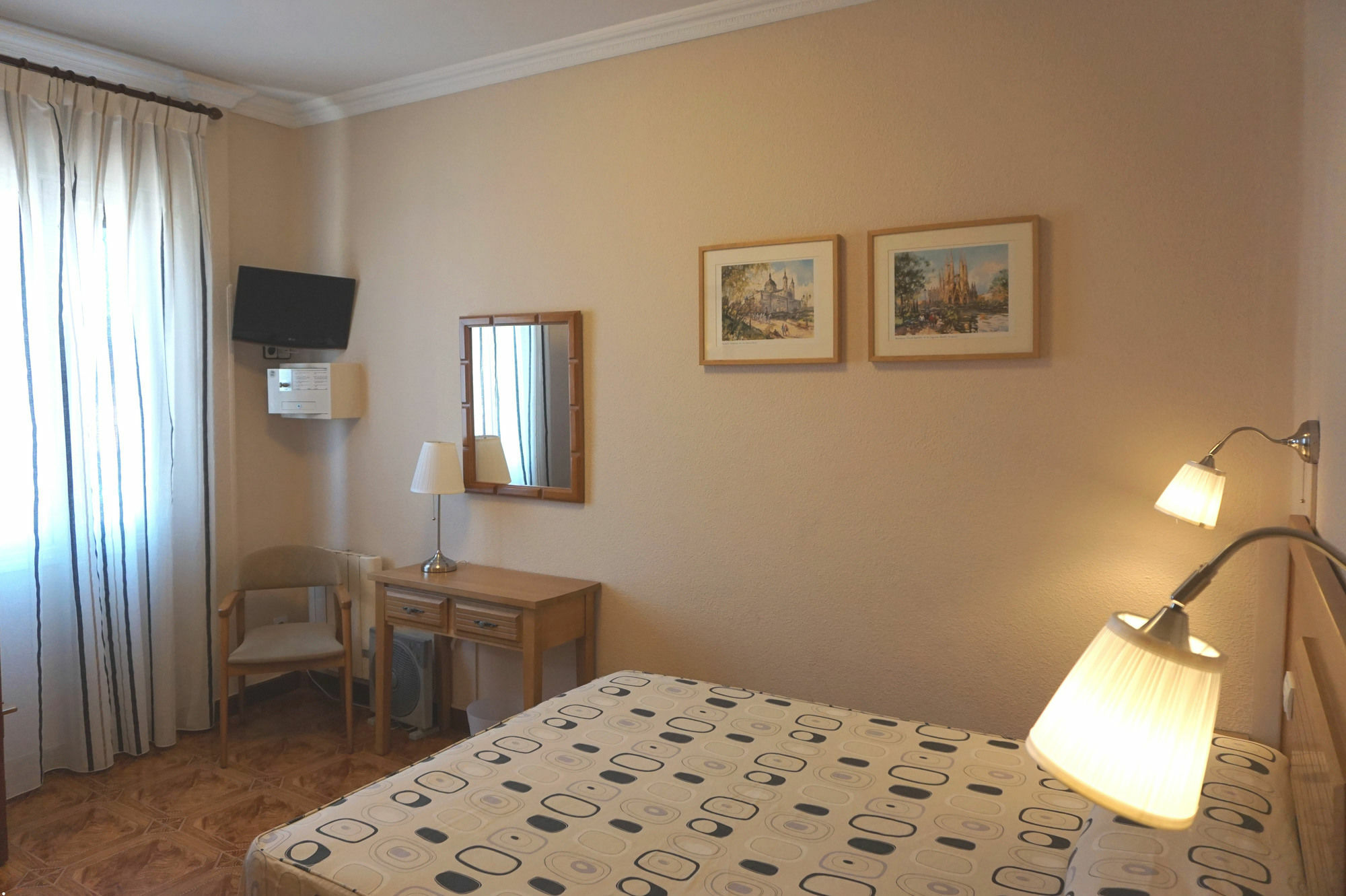 Hostal Santillan Мадрид Экстерьер фото