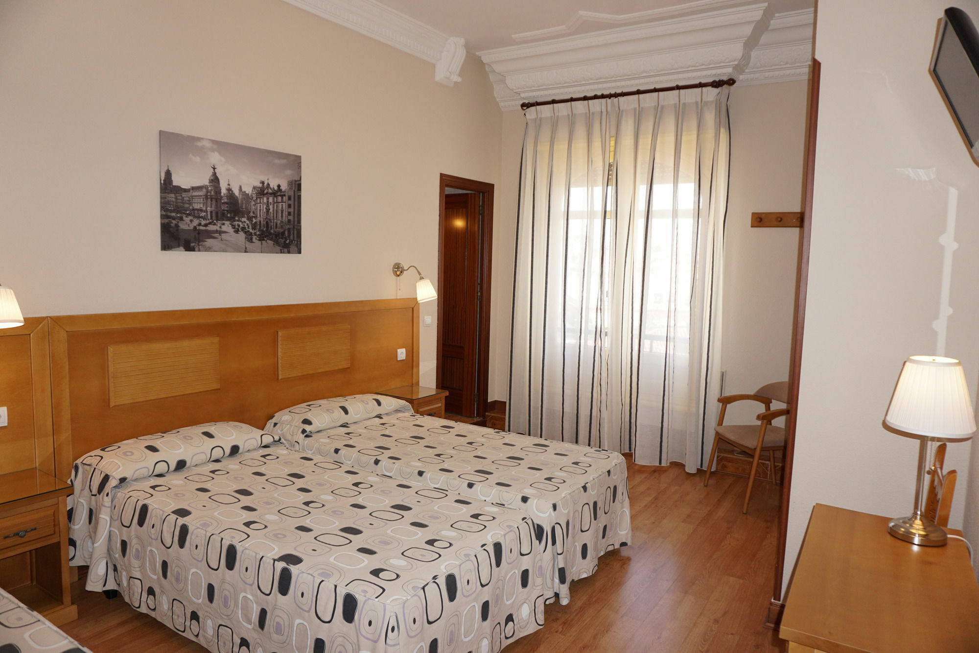 Hostal Santillan Мадрид Экстерьер фото
