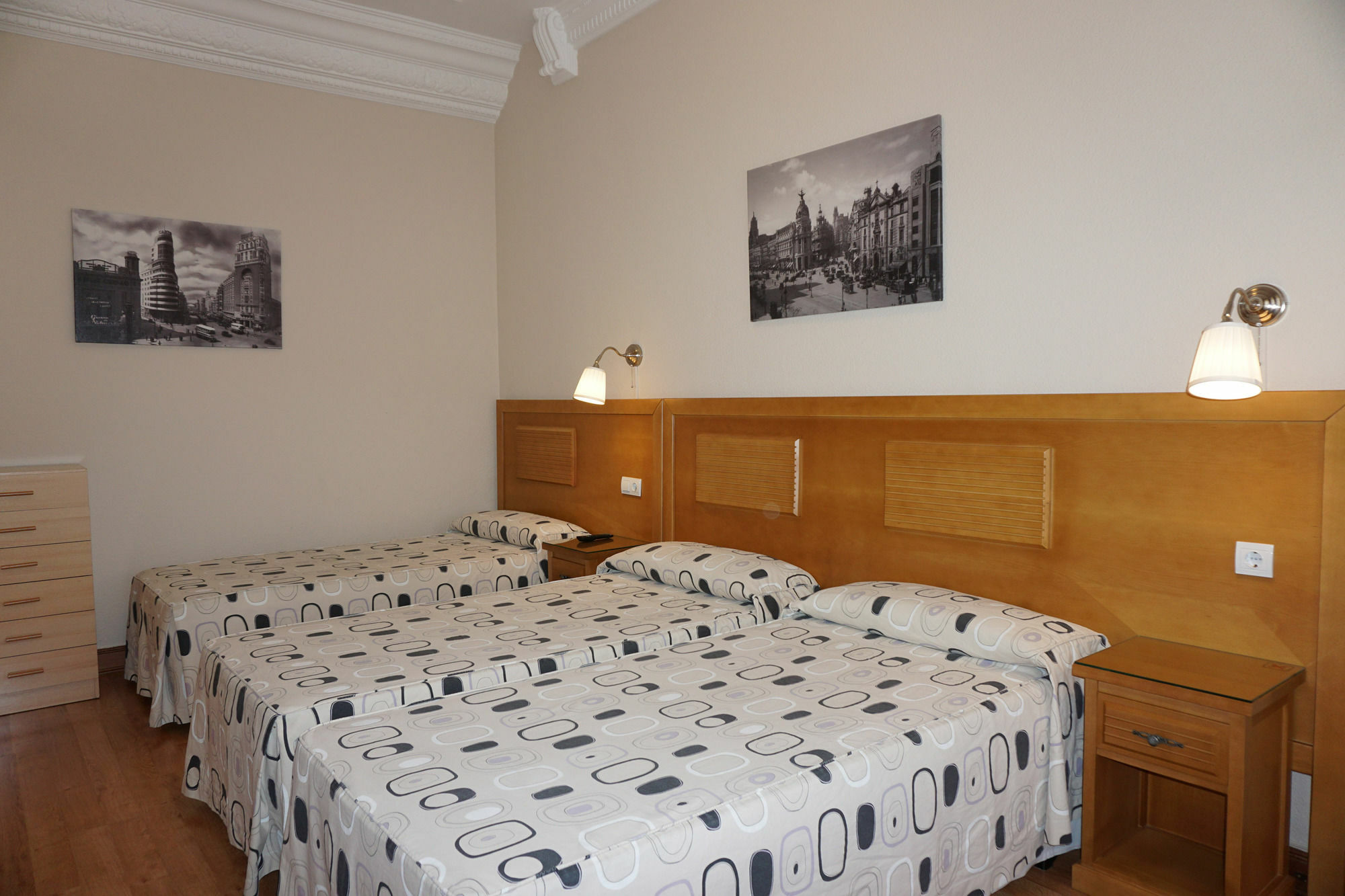Hostal Santillan Мадрид Экстерьер фото
