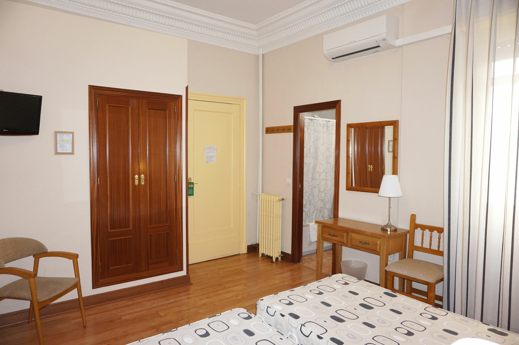 Hostal Santillan Мадрид Экстерьер фото